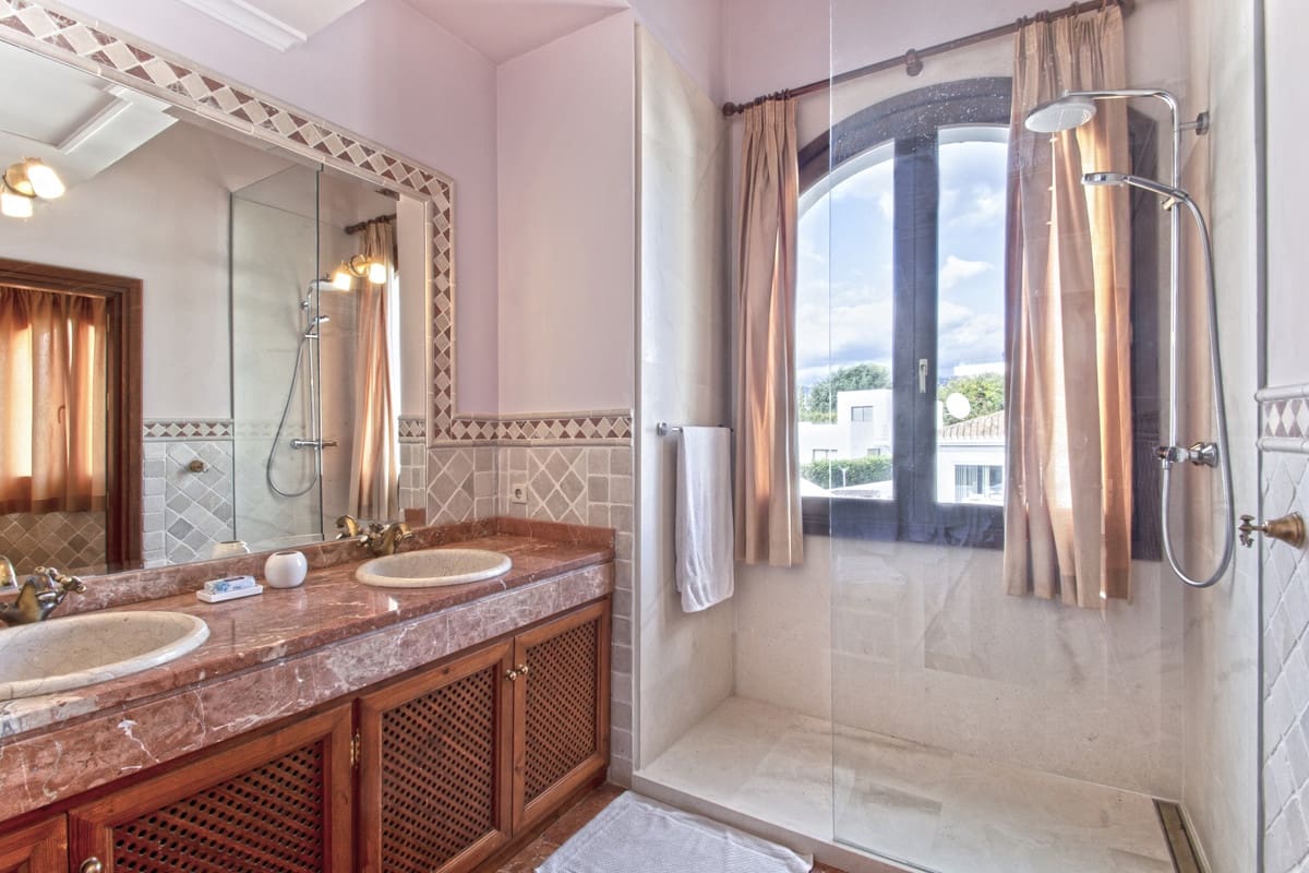 5 quarto Moradia para venda em Nueva Andalucia com piscina garagem - 3 500 000 € (Ref: 3143169)