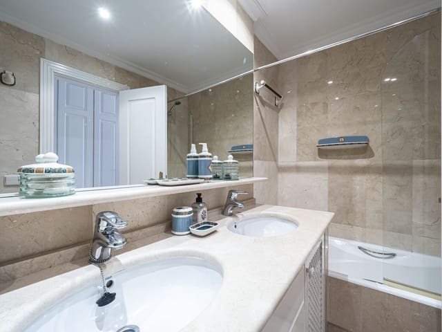 2 Zimmer Apartment zu verkaufen in Marbella mit Pool Garage - 1.575.000 € (Ref: 7503159)