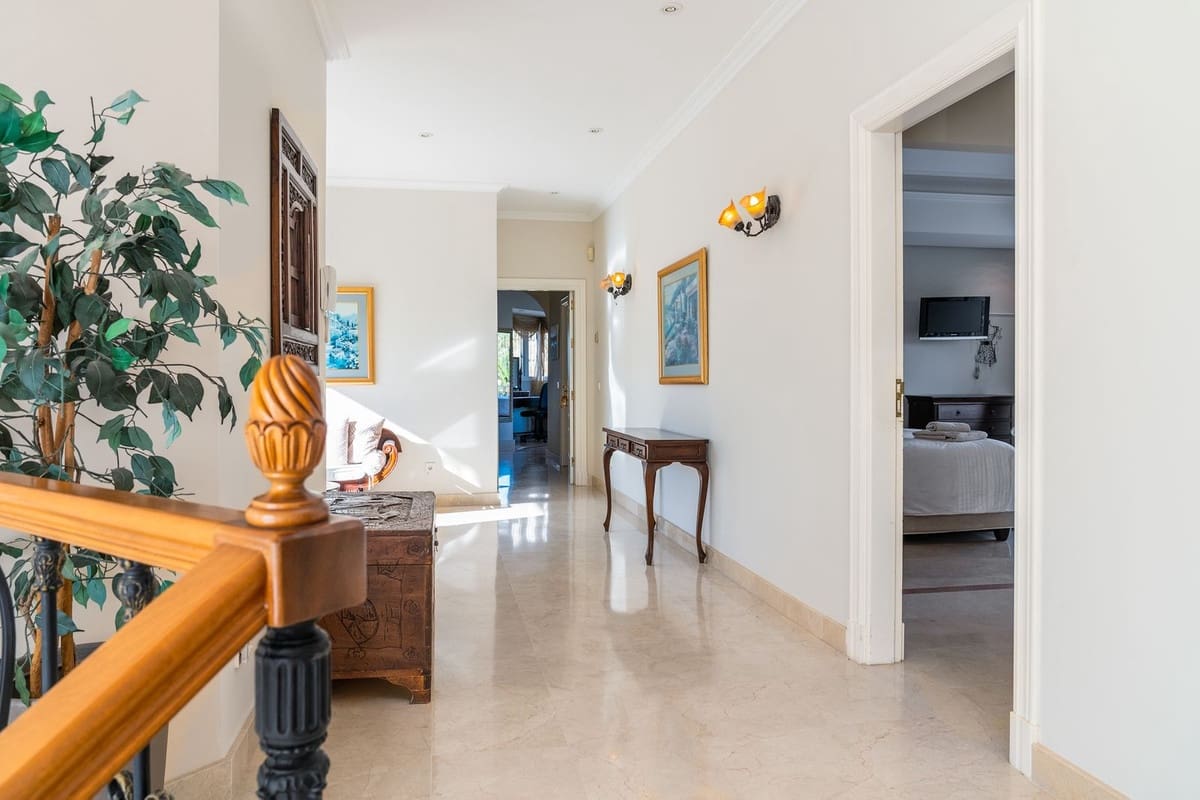 Chalet de 7 habitaciones en Marbella en venta con piscina garaje - 5.595.000 € (Ref: 7652390)