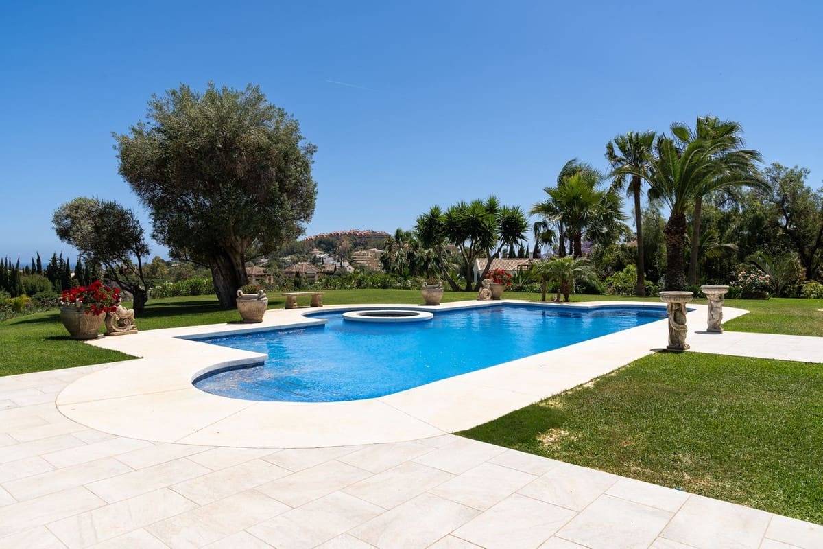 Chalet de 7 habitaciones en Marbella en venta con piscina garaje - 5.595.000 € (Ref: 7652390)