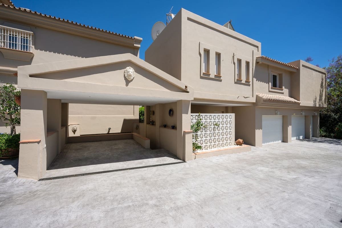 Chalet de 7 habitaciones en Marbella en venta con piscina garaje - 5.595.000 € (Ref: 7652390)