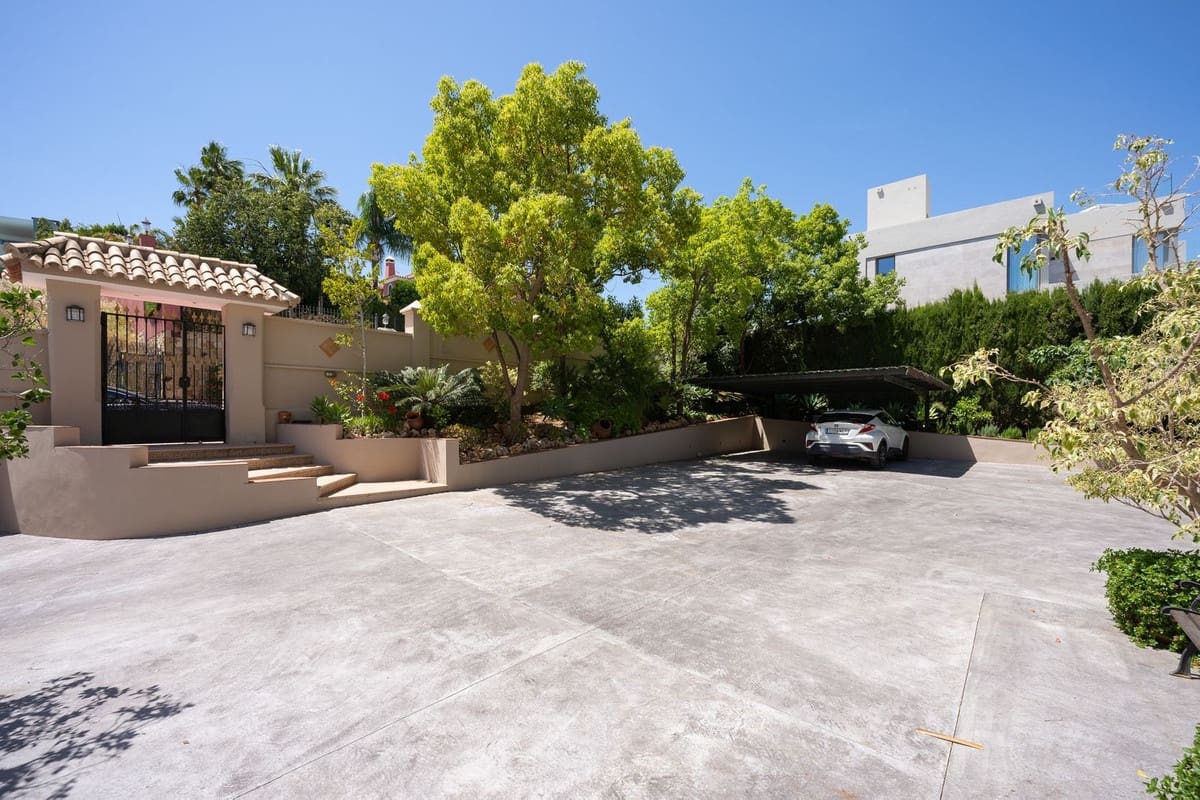 Chalet de 7 habitaciones en Marbella en venta con piscina garaje - 5.595.000 € (Ref: 7652390)