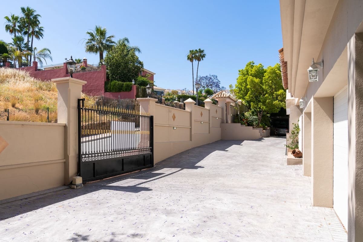 Chalet de 7 habitaciones en Marbella en venta con piscina garaje - 5.595.000 € (Ref: 7652390)