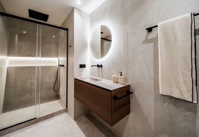 5 sypialnia Willa na sprzedaż w Puerto Banus, Marbella z basenem garażem - 1 890 000 € (Ref: 7936790)