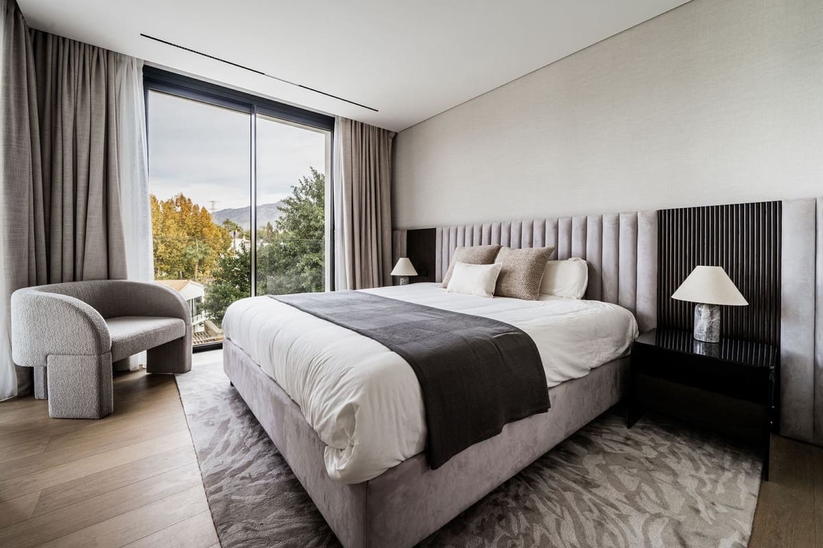 5 slaapkamer Villa te koop in Puerto Banus met zwembad garage - € 1.890.000 (Ref: 7936790)