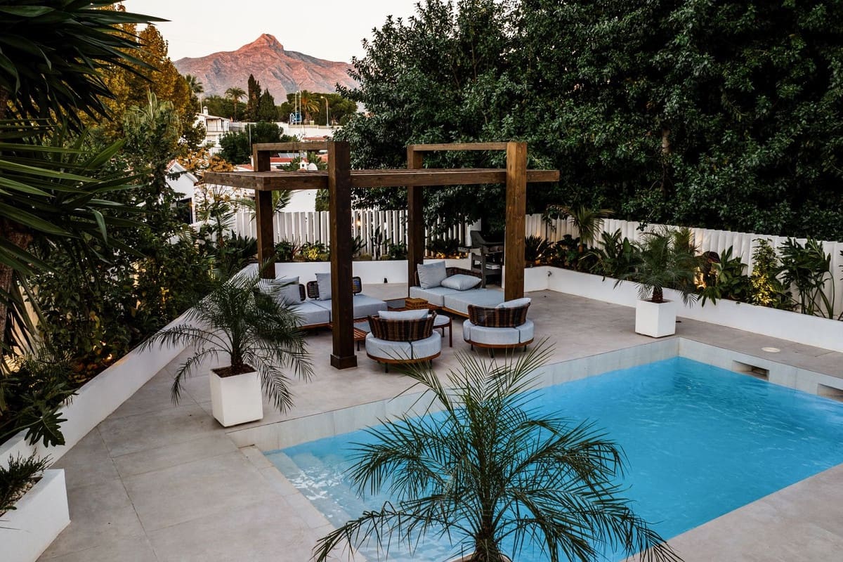 5 slaapkamer Villa te koop in Puerto Banus met zwembad garage - € 1.890.000 (Ref: 7936790)