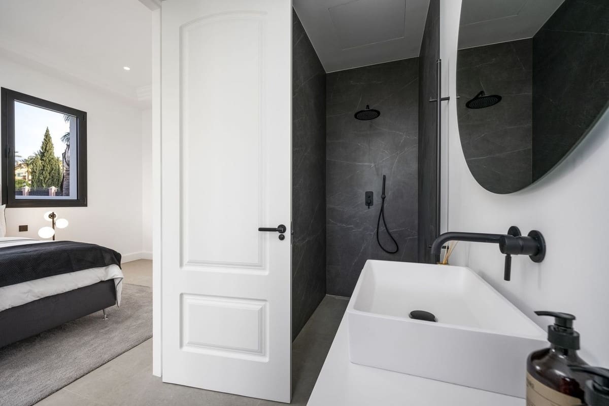 6 bedroom Villa for sale in Los Flamingos with pool garage - € 6,995,000 (Ref: 7979262)