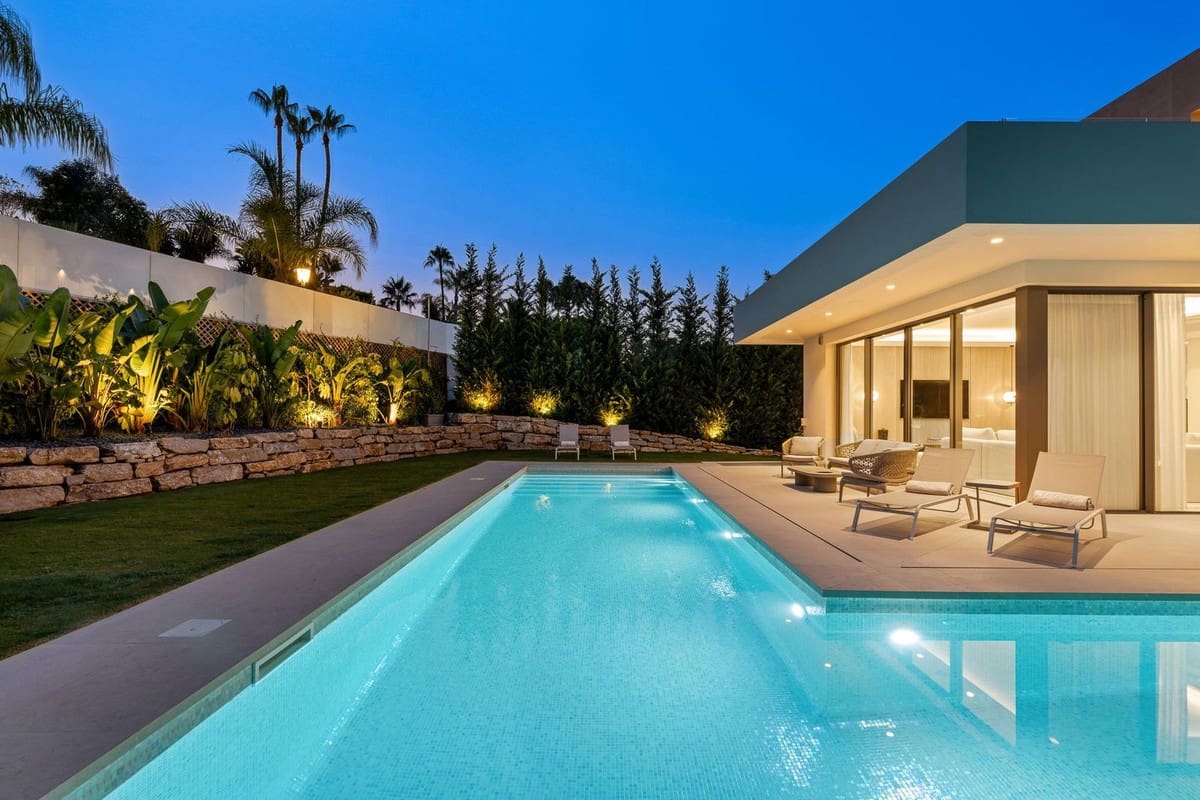 4 soverom Villa til salgs i Marbella med svømmebasseng garasje - € 4 195 000 (Ref: 7984618)