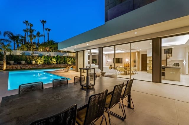 4 bedroom Villa for sale in Marbella with pool garage - € 4,195,000 (Ref: 7984618)
