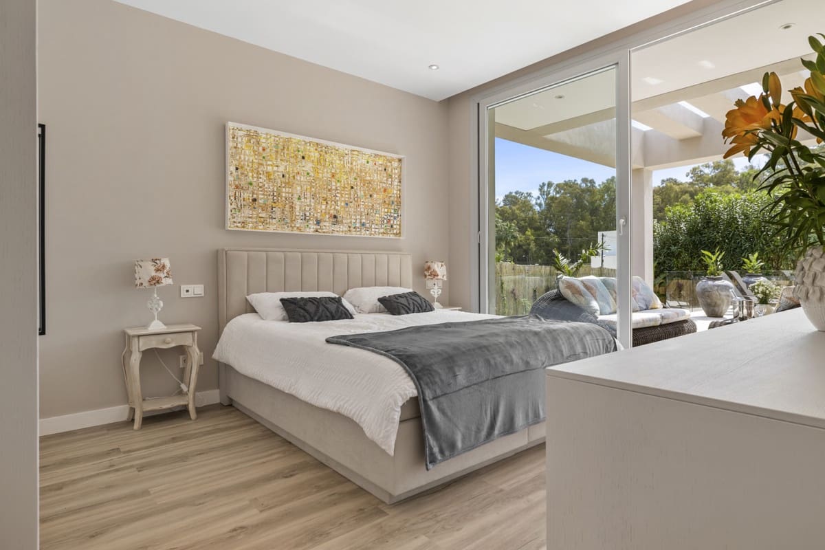 5 bedroom Villa for sale in Marbella with pool garage - € 2,950,000 (Ref: 8060837)