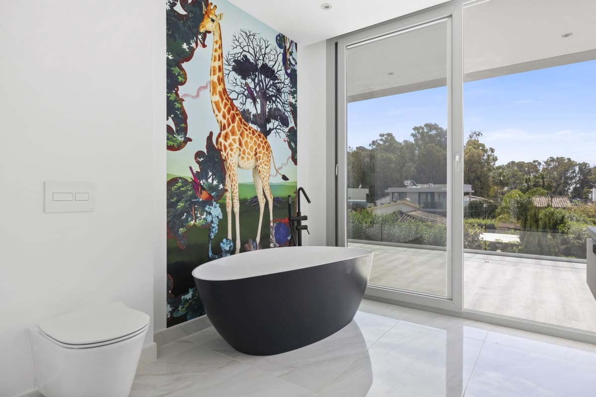 5 bedroom Villa for sale in Marbella with pool garage - € 2,950,000 (Ref: 8060837)