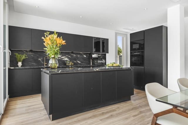 5 soverom Villa til salgs i Marbella med svømmebasseng garasje - € 2 950 000 (Ref: 8060837)