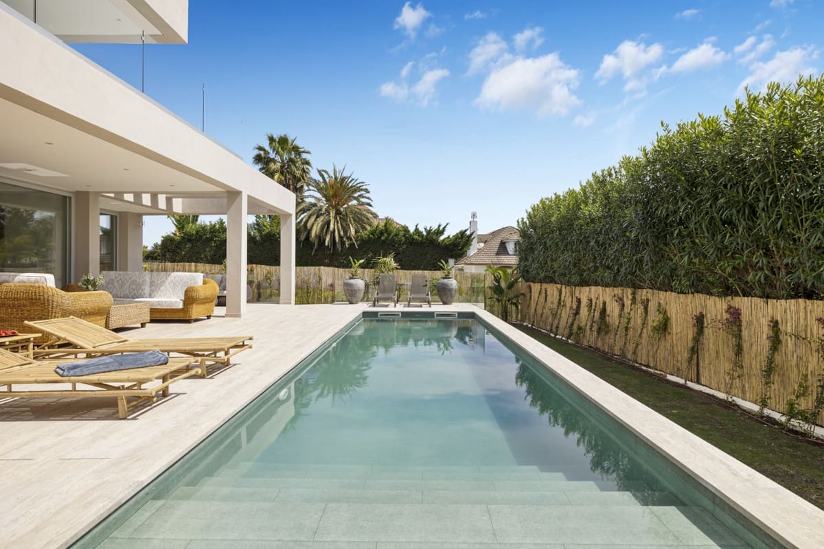 Chalet de 5 habitaciones en Marbella en venta con piscina garaje - 2.950.000 € (Ref: 8060837)