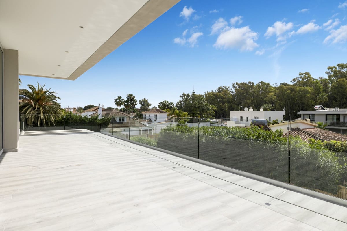 Chalet de 5 habitaciones en Marbella en venta con piscina garaje - 2.950.000 € (Ref: 8060837)