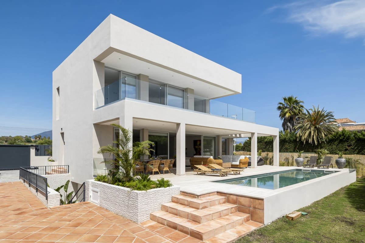 Chalet de 5 habitaciones en Marbella en venta con piscina garaje - 2.950.000 € (Ref: 8060837)