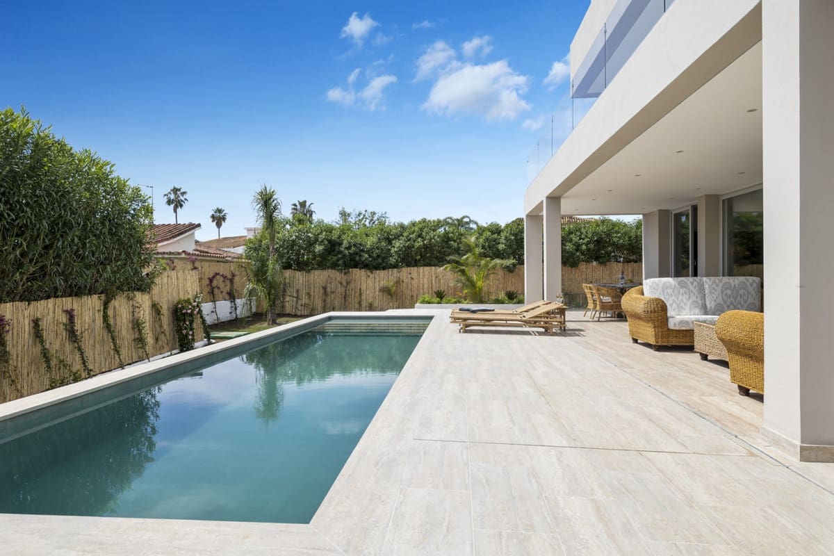Chalet de 5 habitaciones en Marbella en venta con piscina garaje - 2.950.000 € (Ref: 8060837)