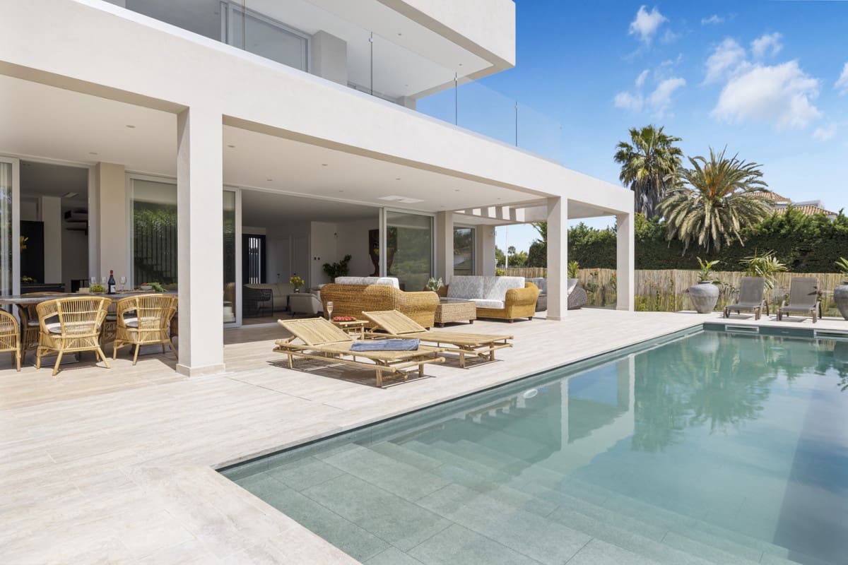 Chalet de 5 habitaciones en Marbella en venta con piscina garaje - 2.950.000 € (Ref: 8060837)