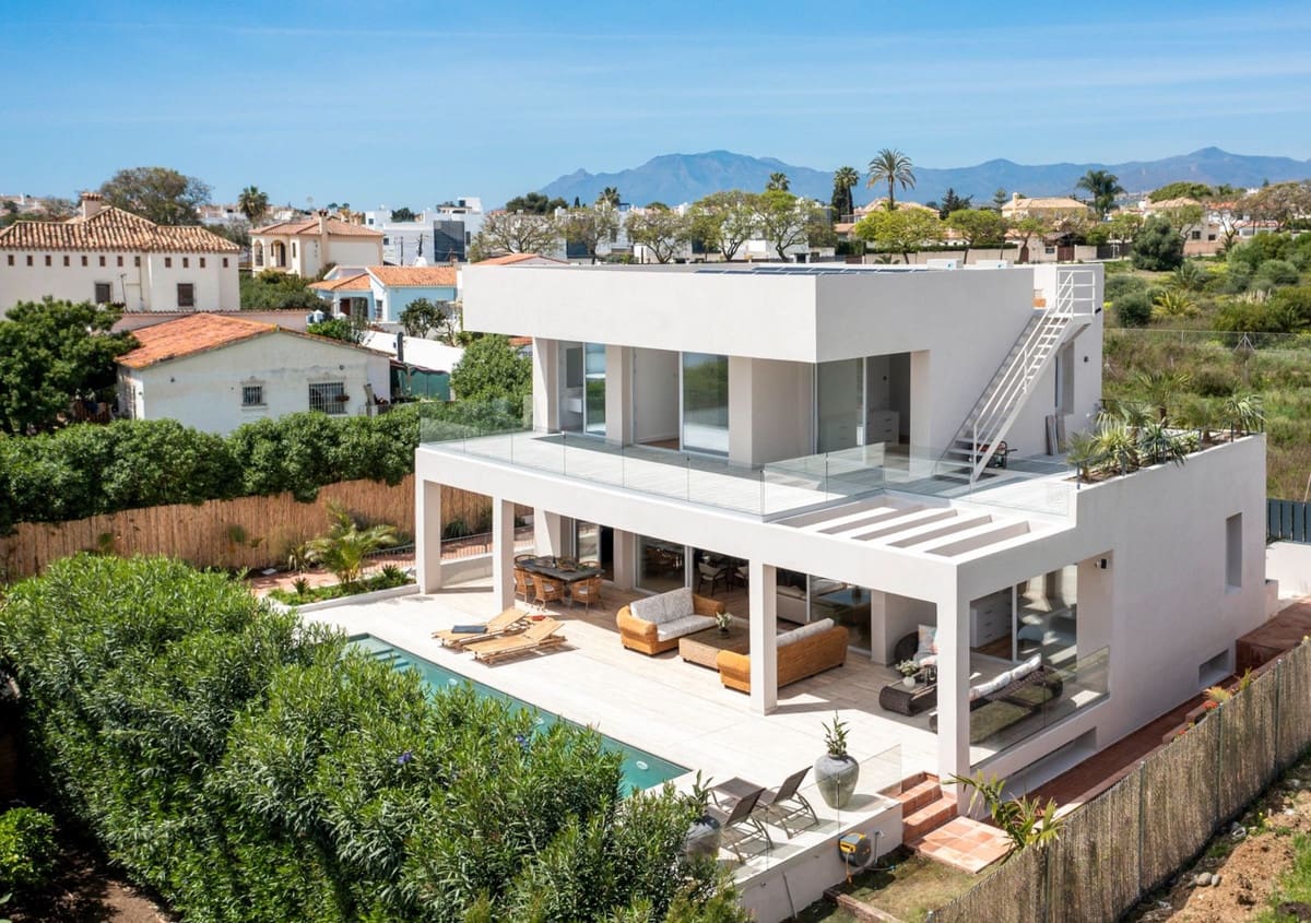 Chalet de 5 habitaciones en Marbella en venta con piscina garaje - 2.950.000 € (Ref: 8060837)