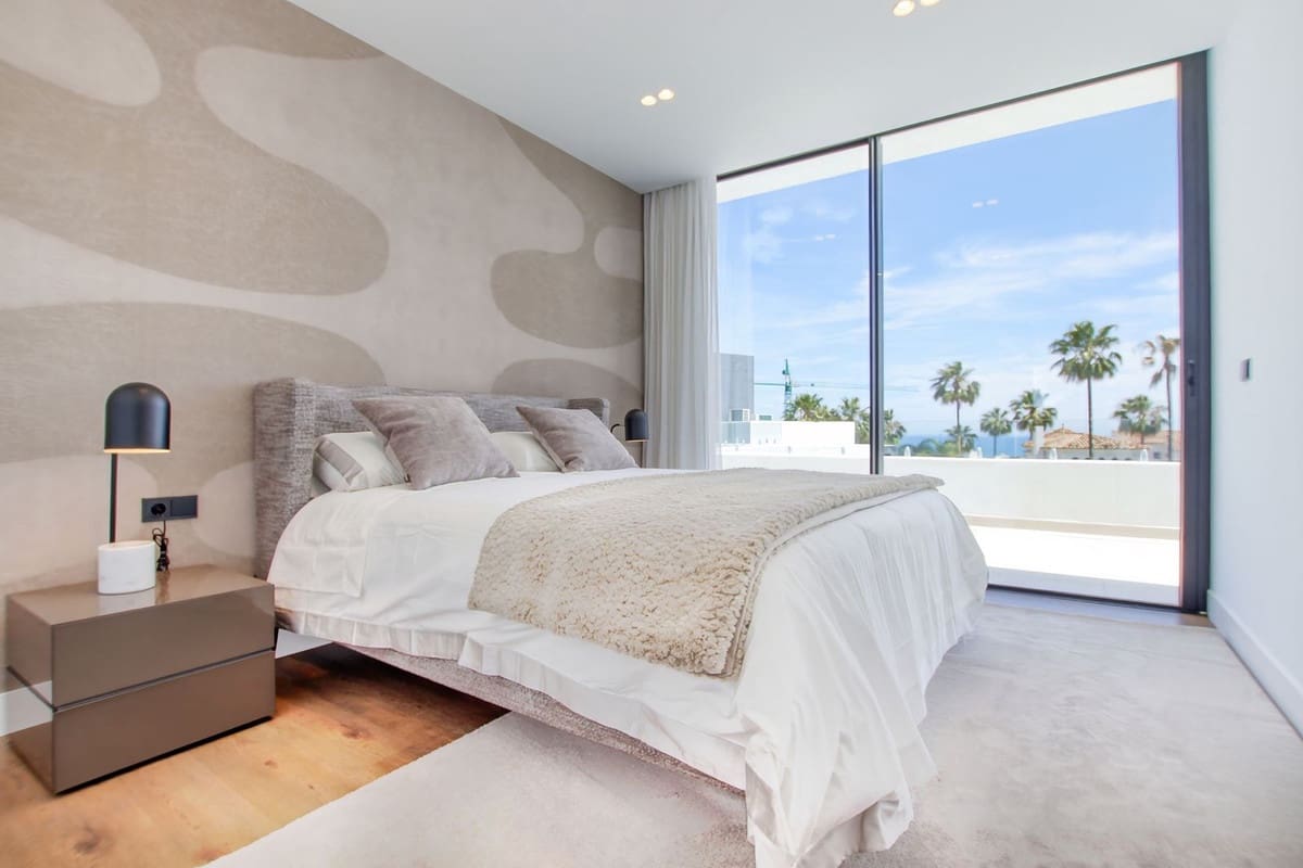 4 soveværelse Villa til salg i Estepona med swimmingpool garage - € 2.495.000 (Ref: 8072864)