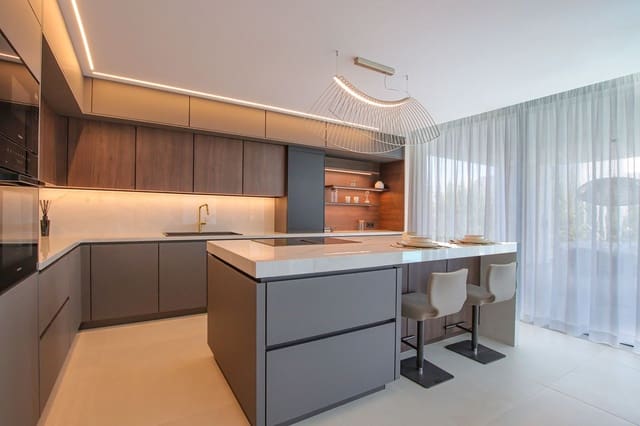 4 bedroom Villa for sale in Estepona with pool garage - € 2,495,000 (Ref: 8072864)