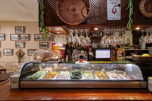 1 sovrum Restaurang/Bar till salu i Estepona - 329 000 € (Ref: 8139541)