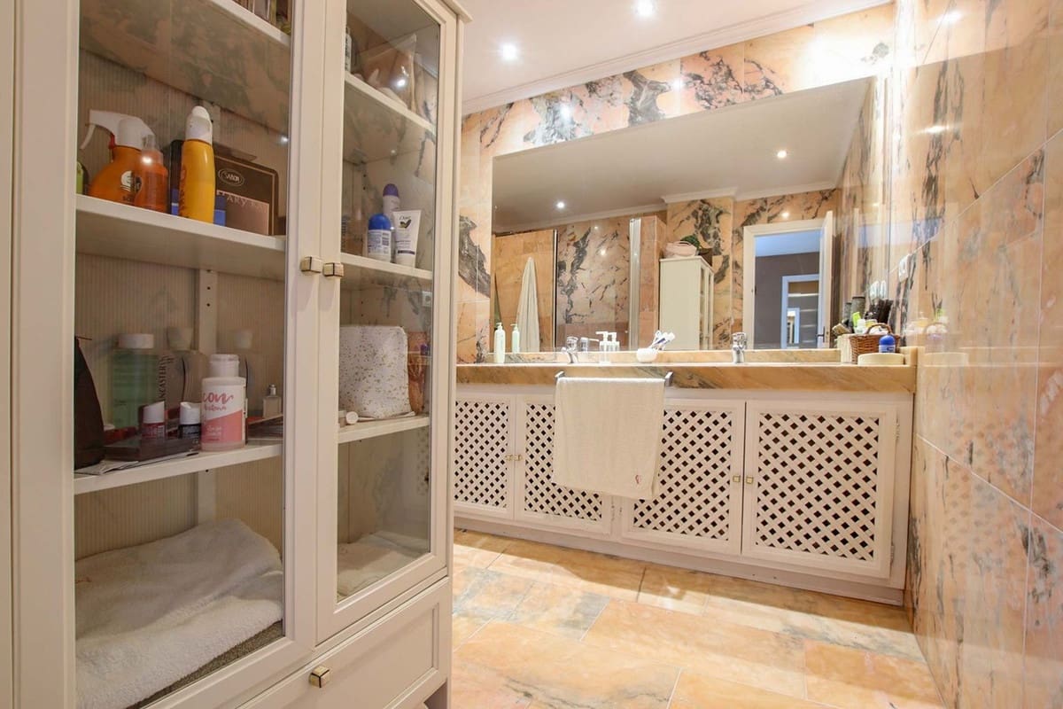 3 soveværelse Lejlighed til salg i Nueva Andalucia med swimmingpool garage - € 680.000 (Ref: 8155643)