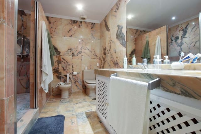 3 sypialnia Apartament na sprzedaż w Nueva Andalucia, Marbella z basenem garażem - 680 000 € (Ref: 8155643)