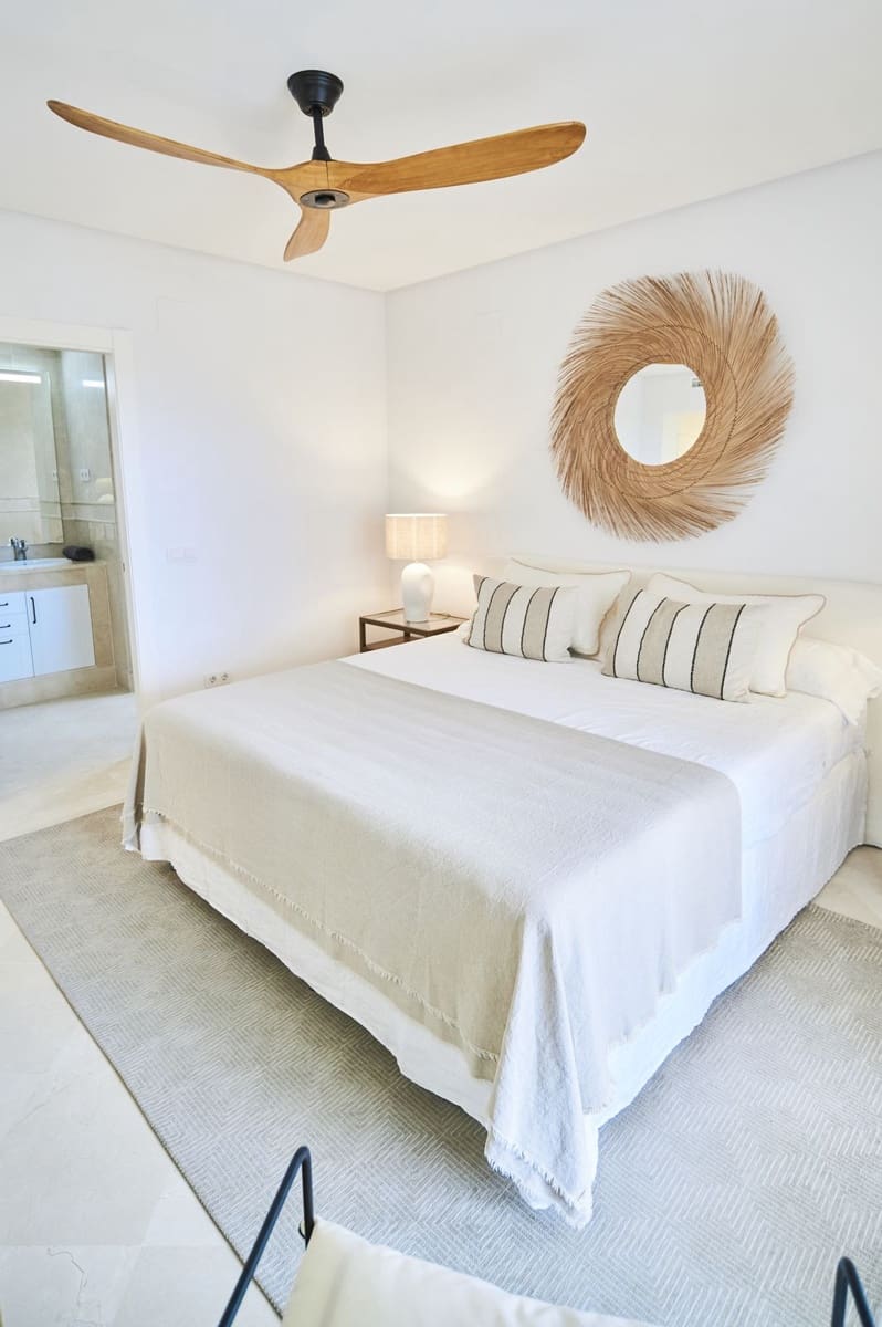 3 sypialnia Apartament na sprzedaż w Marbella z basenem garażem - 781 500 € (Ref: 8194186)