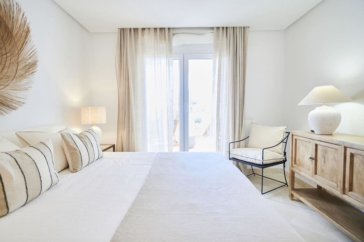 3 sypialnia Apartament na sprzedaż w Marbella z basenem garażem - 781 500 € (Ref: 8194186)