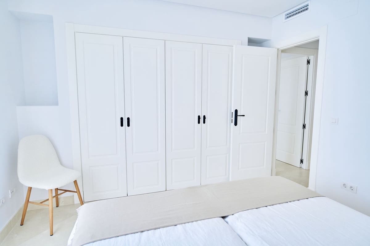 3 sypialnia Apartament na sprzedaż w Marbella z basenem garażem - 781 500 € (Ref: 8194186)