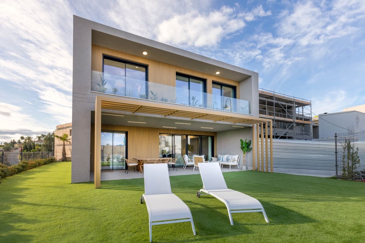 4 soveværelse Byhus til salg i Mijas Costa med swimmingpool garage - € 721.000 (Ref: 8214781)