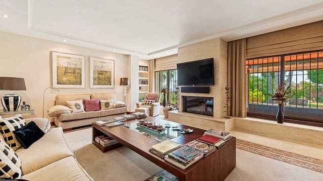 5 sypialnia Willa na sprzedaż w Nueva Andalucia, Marbella z basenem - 3 599 000 € (Ref: 8287915)