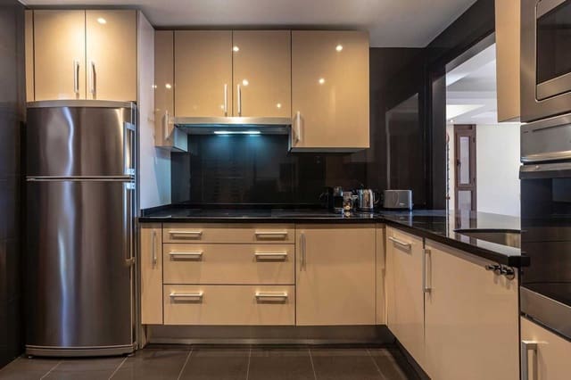 2 sypialnia Apartament na sprzedaż w Estepona z basenem garażem - 630 000 € (Ref: 8371625)