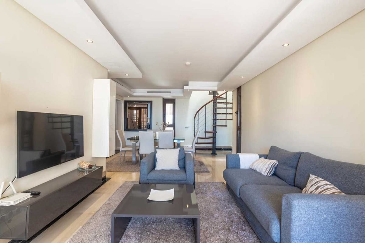 2 bedroom Apartment for sale in Estepona with pool garage - € 630,000 (Ref: 8371625)