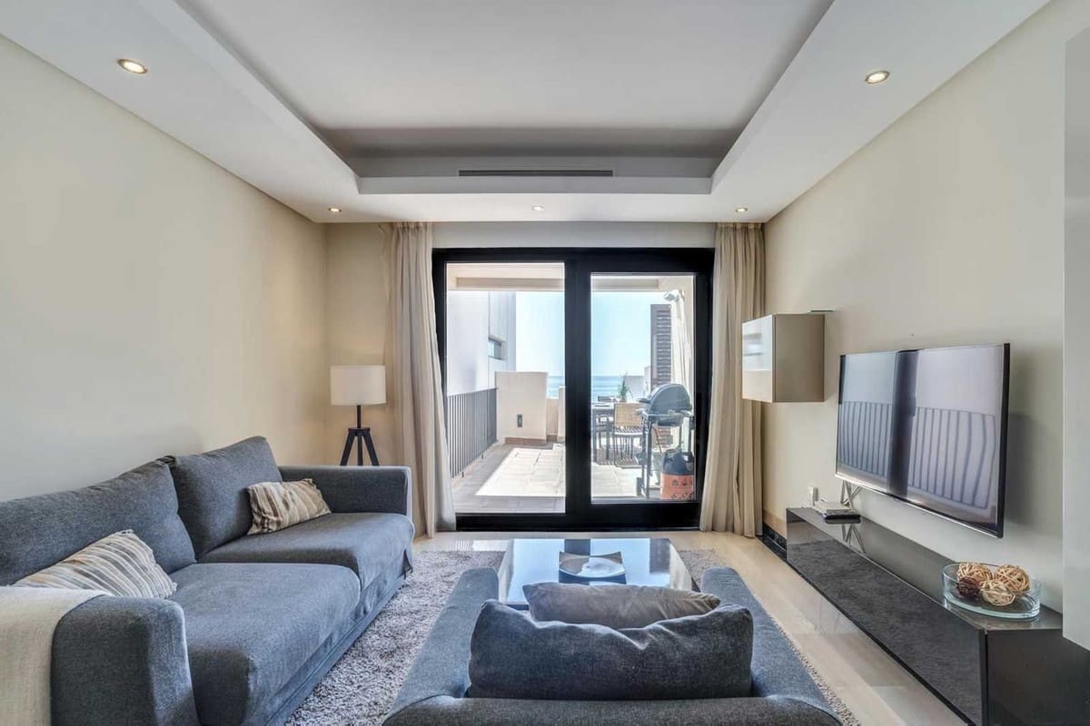 2 bedroom Apartment for sale in Estepona with pool garage - € 630,000 (Ref: 8371625)