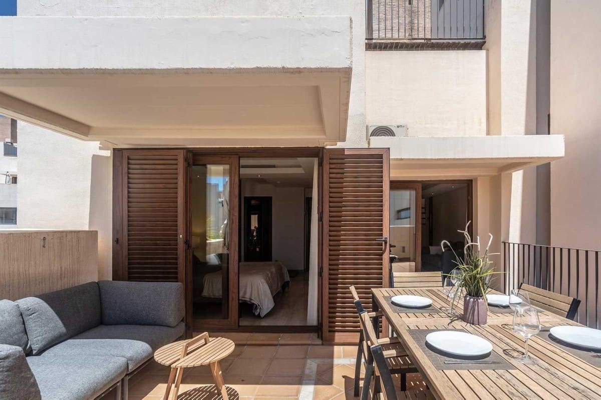 2 bedroom Apartment for sale in Estepona with pool garage - € 630,000 (Ref: 8371625)