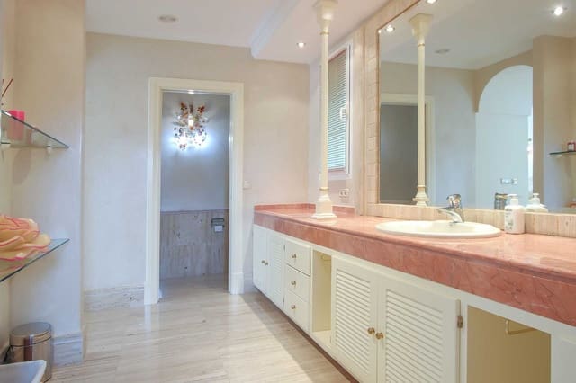 6 sypialnia Willa na sprzedaż w Marbella z basenem garażem - 12 500 000 € (Ref: 8574581)