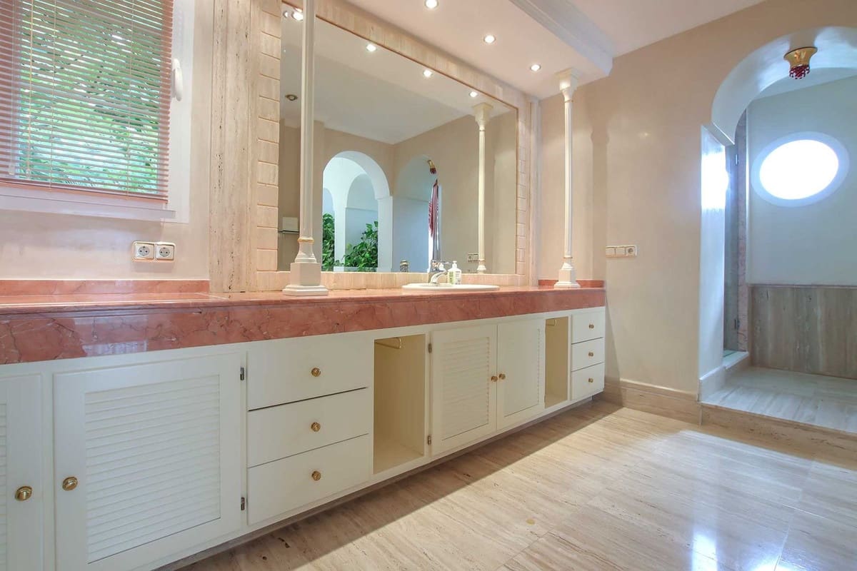 6 soveværelse Villa til salg i Marbella med swimmingpool garage - € 12.500.000 (Ref: 8574581)