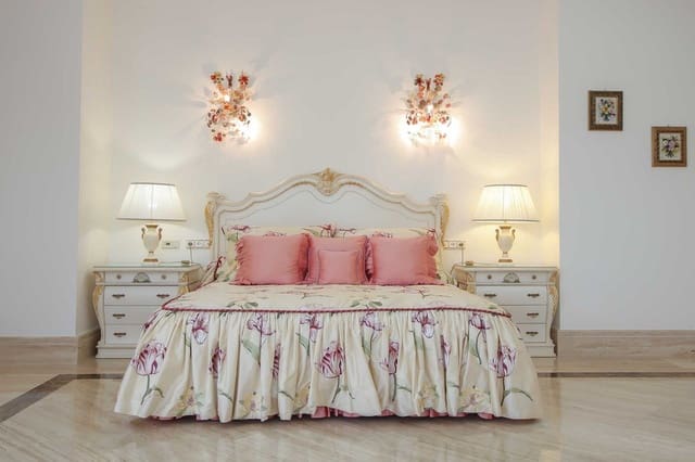 6 slaapkamer Villa te koop in Marbella met zwembad garage - € 12.500.000 (Ref: 8574581)