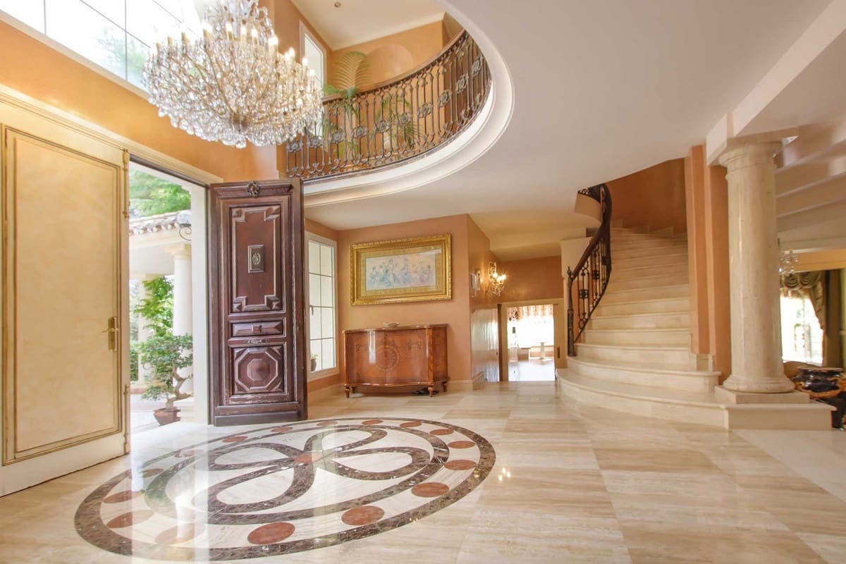 6 bedroom Villa for sale in Marbella with pool garage - € 12,500,000 (Ref: 8574581)