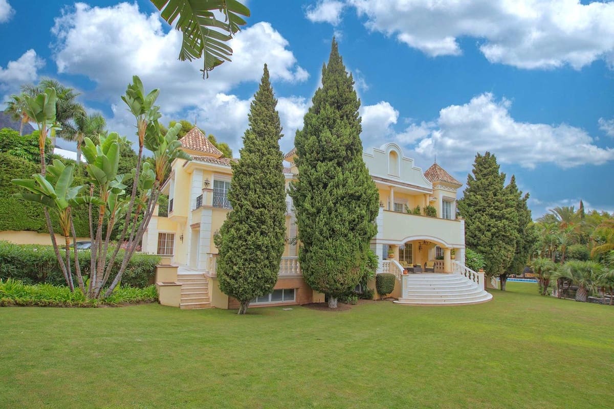 6 bedroom Villa for sale in Marbella with pool garage - € 12,500,000 (Ref: 8574581)