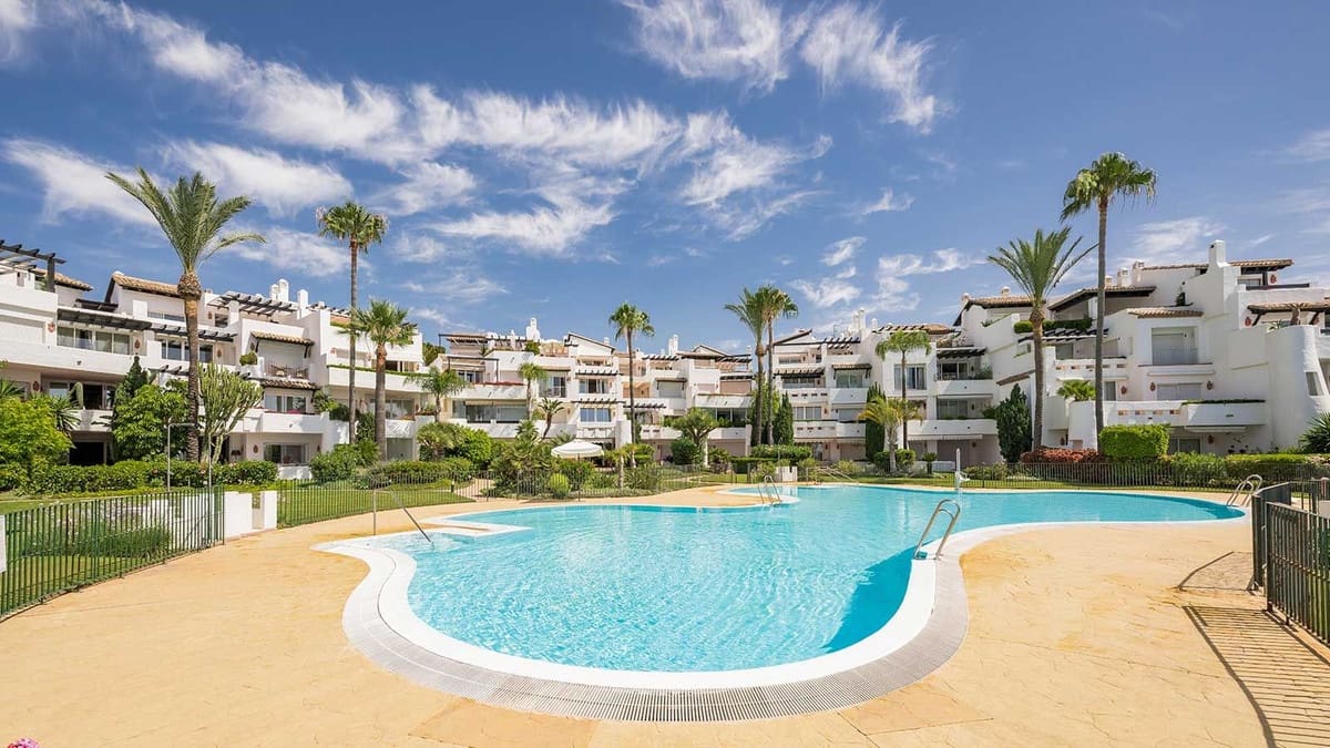 3 soverom Leilighet til salgs i Estepona med svømmebasseng garasje - € 1 695 000 (Ref: 8574659)