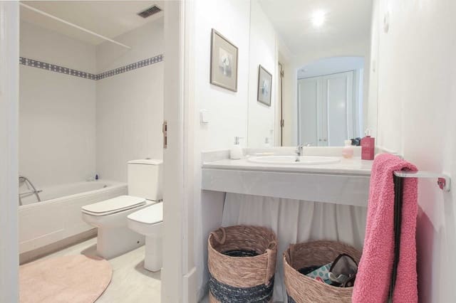 2 sypialnia Apartament na sprzedaż w Golden Mile, Marbella z basenem garażem - 599 000 € (Ref: 8655760)