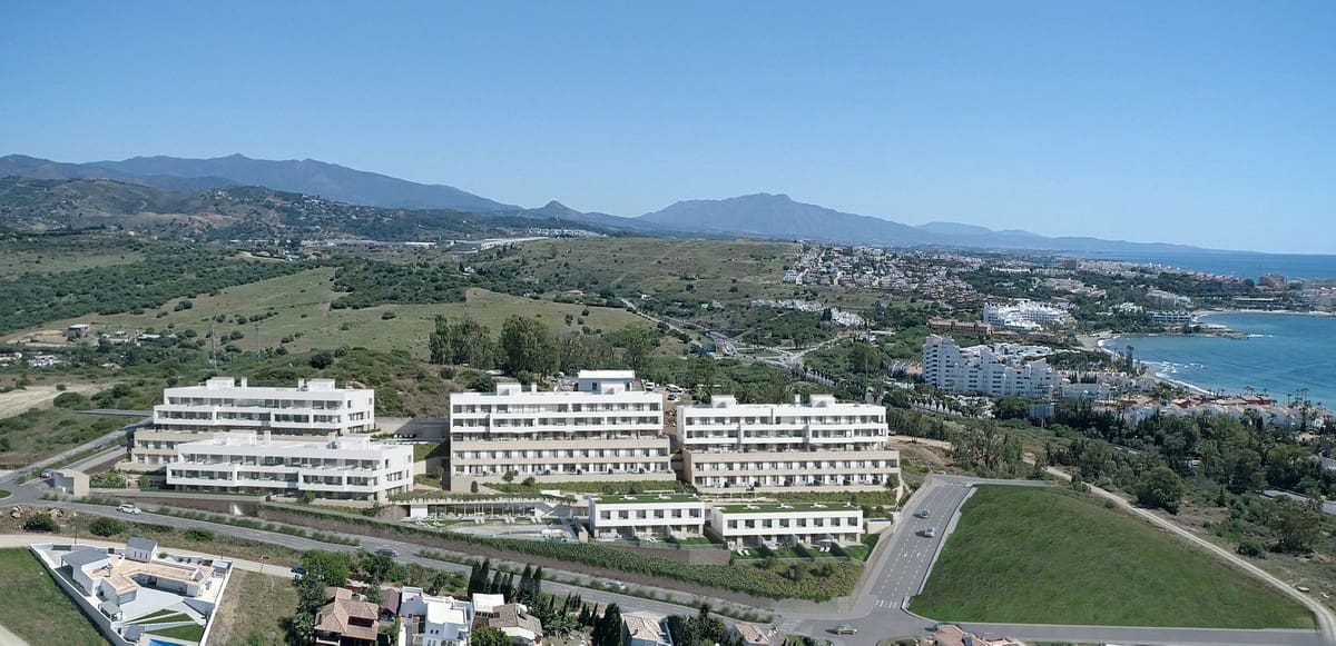 2 soverom Leilighet til salgs i Estepona med svømmebasseng garasje - € 575 000 (Ref: 8697265)