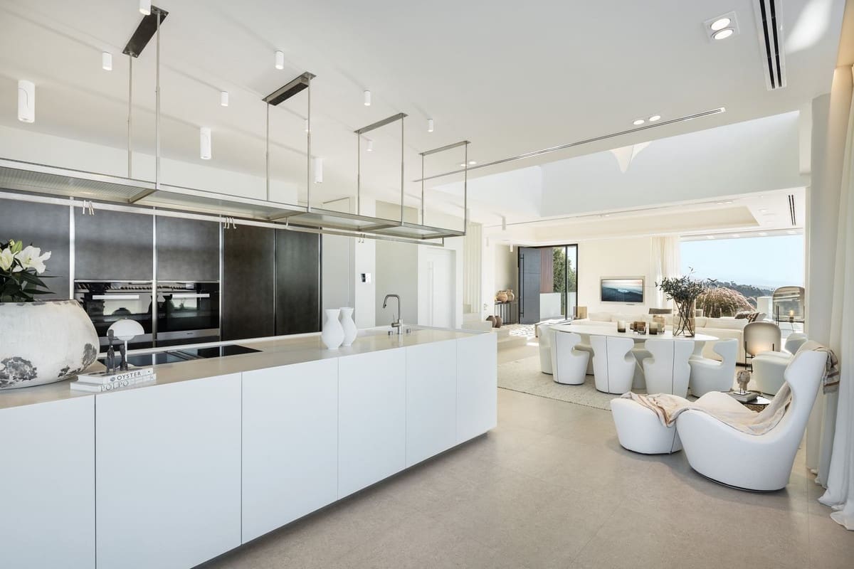 6 bedroom Villa for sale in Marbella with pool garage - € 6,950,000 (Ref: 8698843)