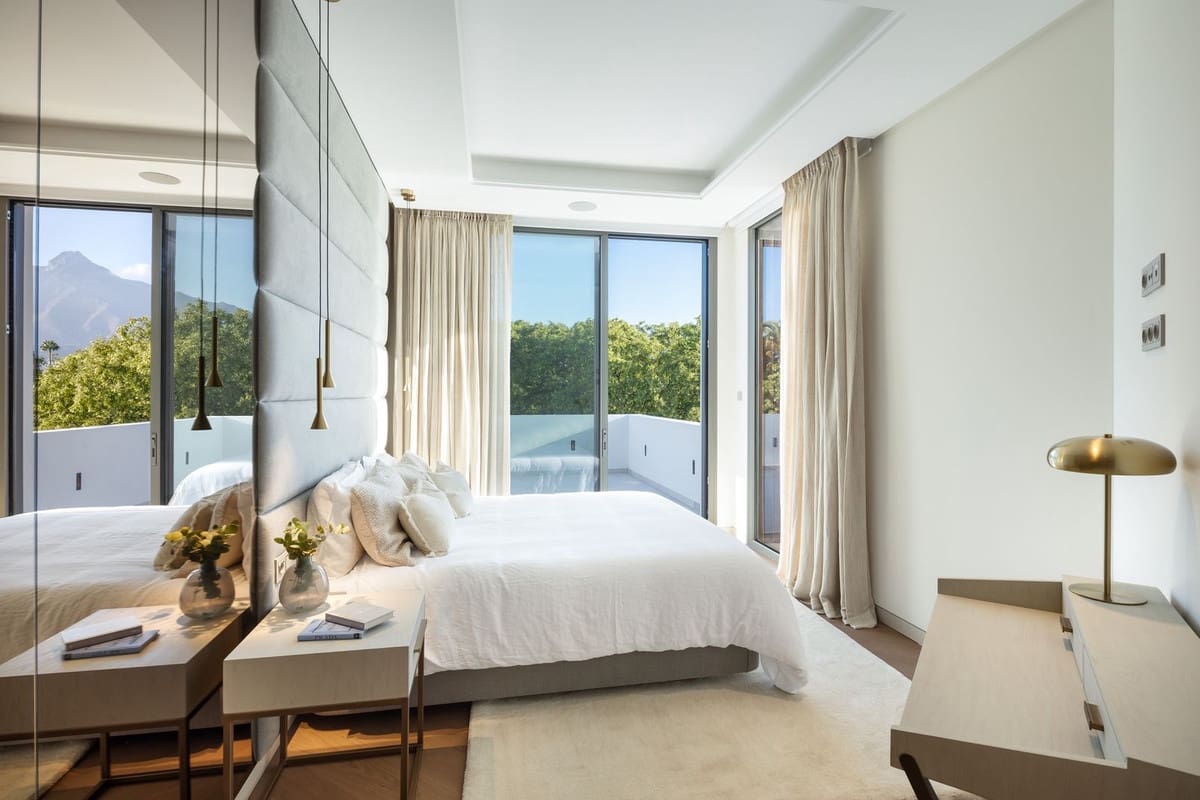 5 sypialnia Willa na sprzedaż w Nueva Andalucia z basenem garażem - 7 495 000 € (Ref: 8824114)