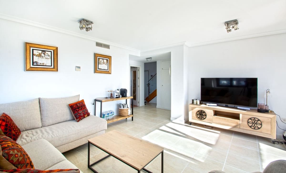 2 slaapkamer Penthouse te koop in New Golden Mile met zwembad garage - € 495.000 (Ref: 8826295)