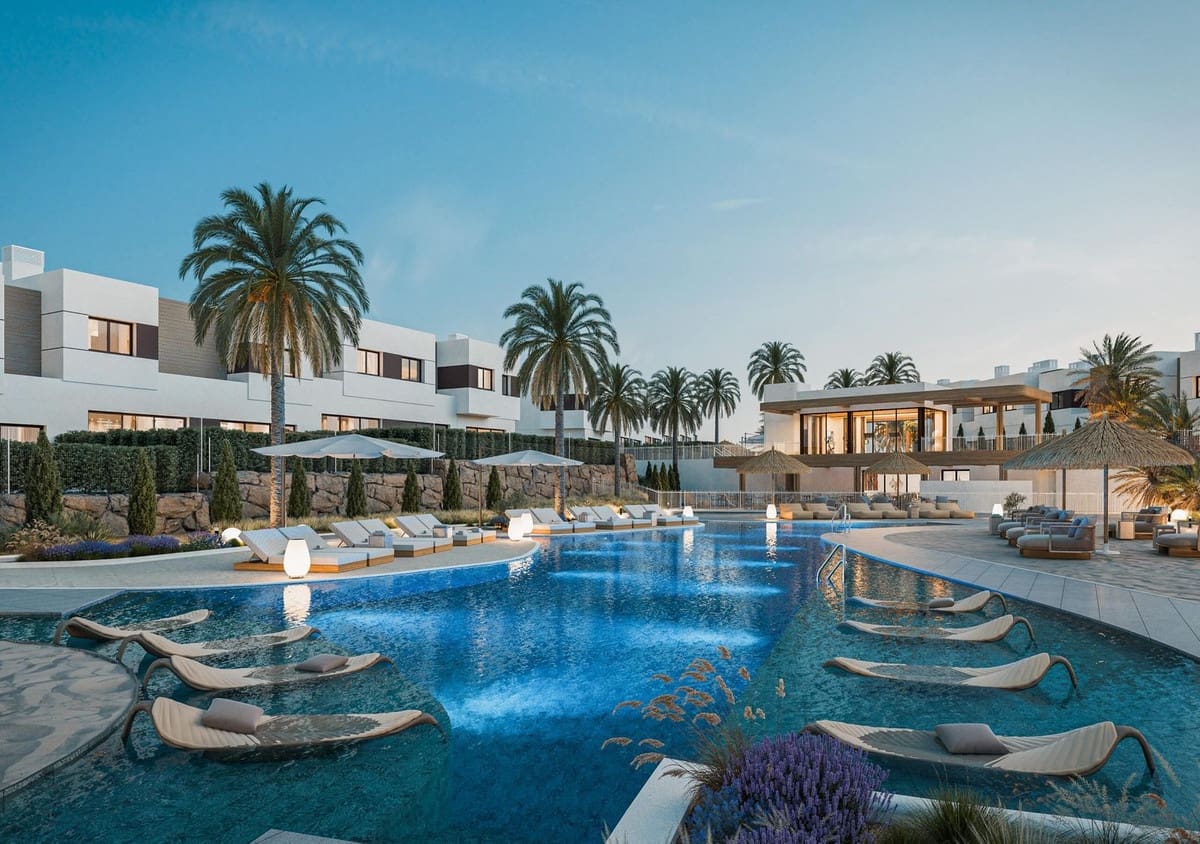 3 soveværelse Byhus til salg i Mijas Costa med swimmingpool garage - € 411.000 (Ref: 8897570)