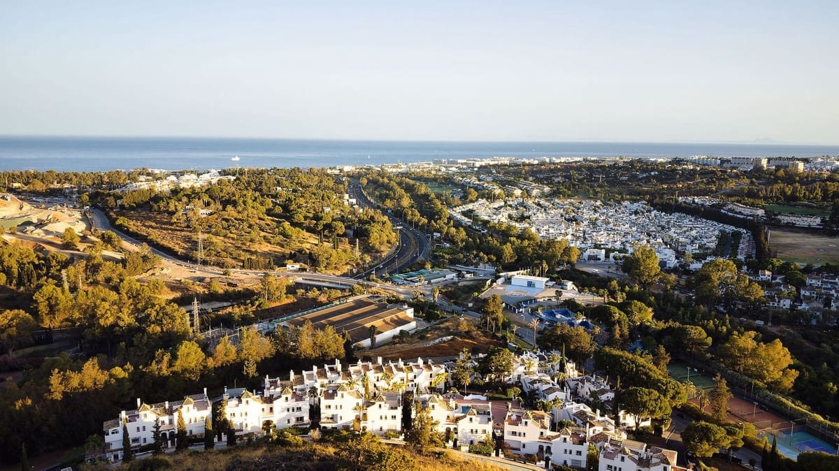 4 bedroom Townhouse for sale in Marbella with pool garage - € 1,899,000 (Ref: 8903989)