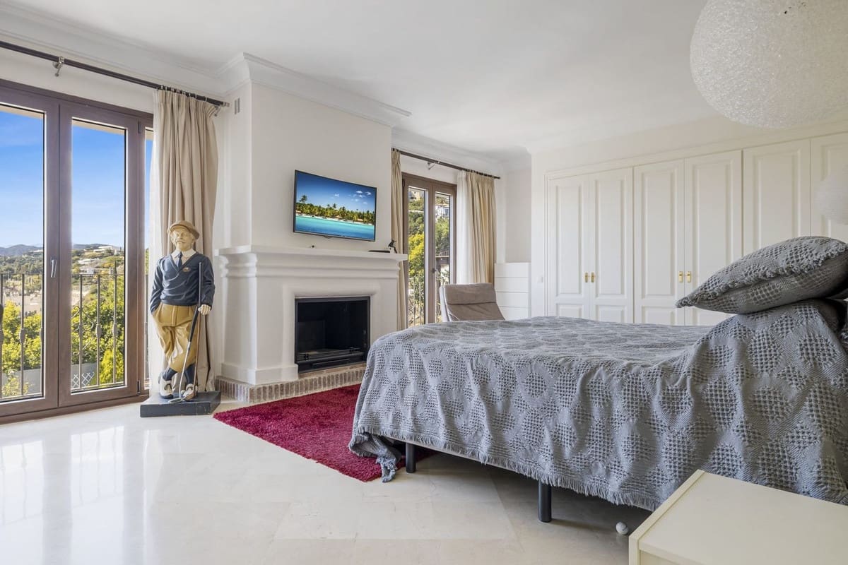 5 sypialnia Dom na sprzedaż w La Heredia z basenem garażem - 1 095 000 € (Ref: 8913490)